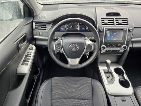 Used 2013 Toyota Camry image 12