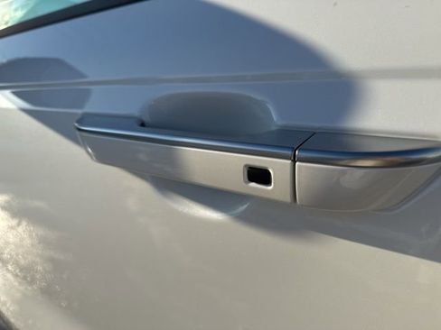 Used 2024 Kia Carnival LX image 11