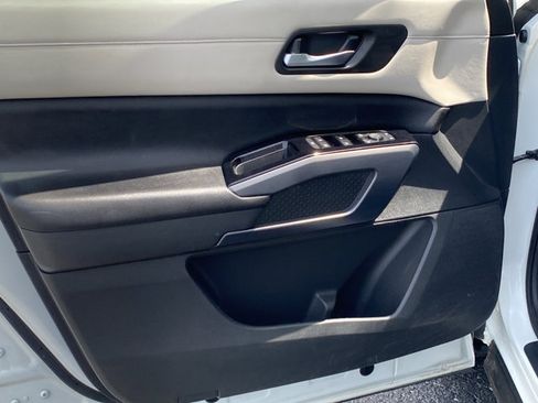 Certified 2023 Nissan Pathfinder SL w/ Black Appearance Package FWD image 11