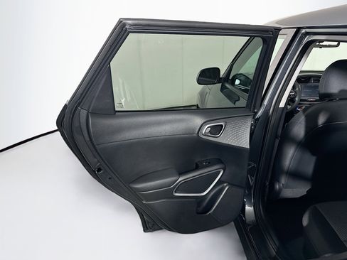 Used 2025 Kia Soul LX w/ LX Technology Package image 24