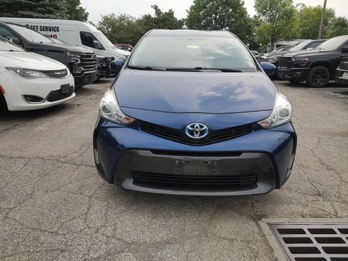Used 2017 Toyota Prius V Three w/ Carpet Mat Package FWD image 2