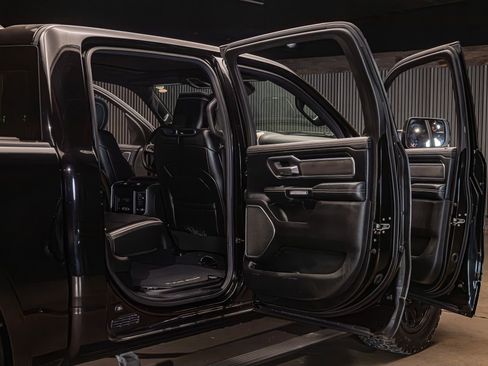 Used 2019 RAM 1500 Laramie AWD/4WD image 31