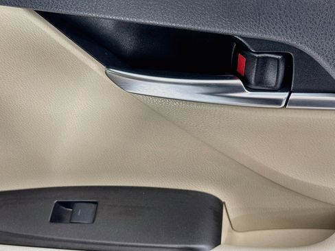 Used 2021 Toyota Camry LE FWD image 28