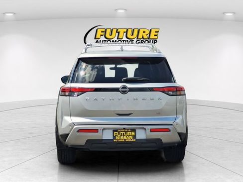 Certified 2024 Nissan Pathfinder SL w/ Cargo Package FWD image 8