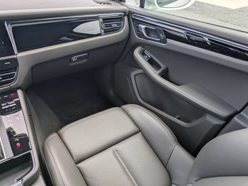 Used 2024 Porsche Macan AWD/4WD image 17