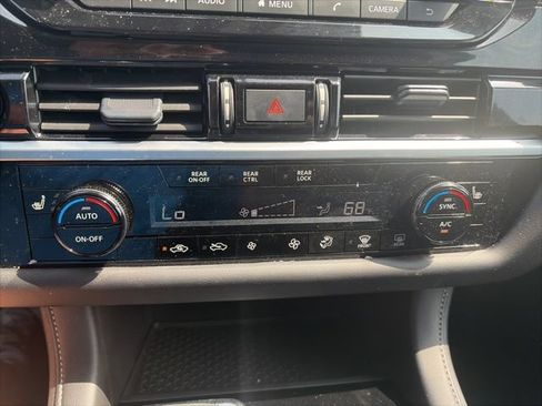 Used 2025 Nissan Pathfinder SV AWD/4WD image 23