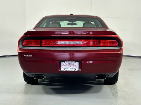 Used 2014 Dodge Challenger SXT image 6