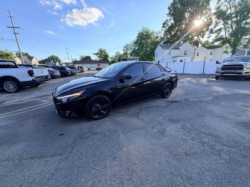 Used 2023 Hyundai Elantra SEL FWD image 43