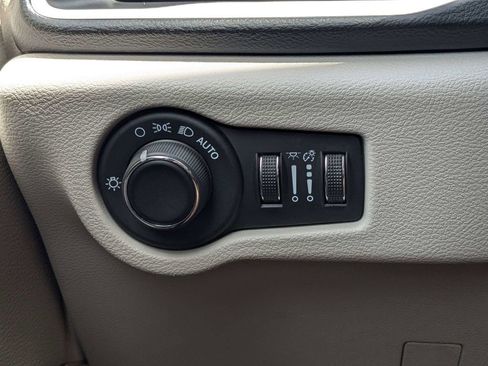 Used 2023 Chrysler Voyager LX FWD image 26