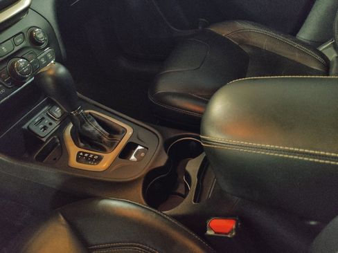 Used 2014 Jeep Cherokee Limited FWD image 26