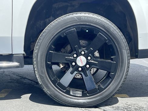 Used 2017 GMC Yukon XL SLT AWD/4WD image 14