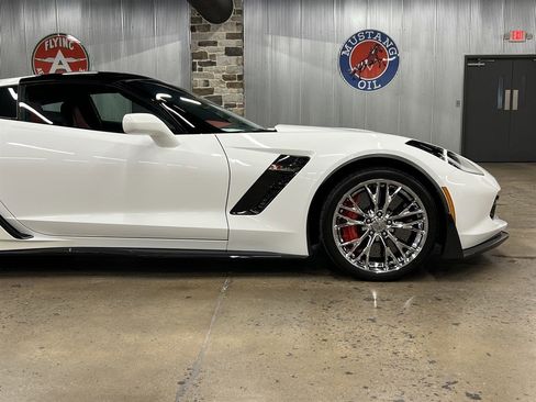 Used 2016 Chevrolet Corvette Z06 w/ 3LZ Preferred Equipment Group image 18