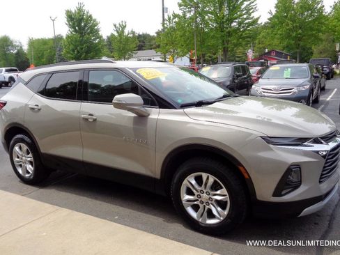 Used 2021 Chevrolet Blazer LT AWD/4WD image 2