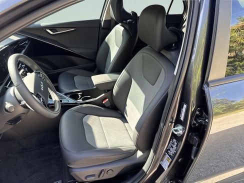 New 2026 Kia Niro EX FWD image 13