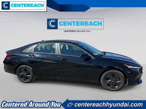 Used 2023 Hyundai Elantra SEL FWD image 3
