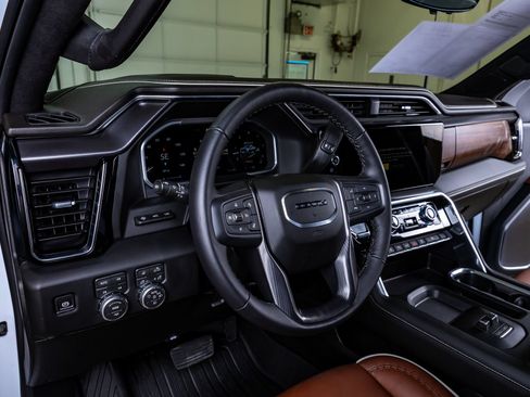 Used 2026 GMC Sierra 3500 Denali Ultimate AWD/4WD image 17