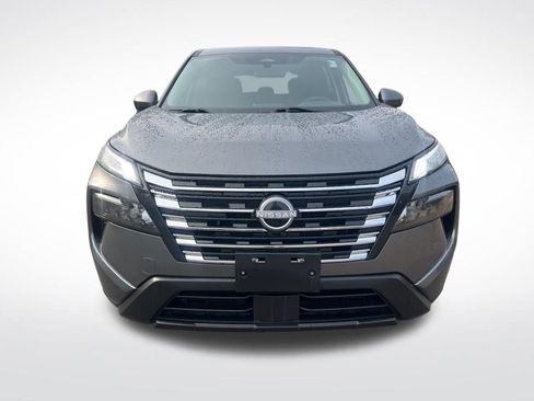 Used 2024 Nissan Rogue SV image 2