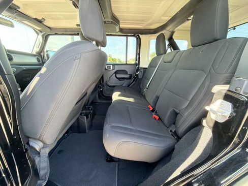 Used 2019 Jeep Wrangler Unlimited Sport S AWD/4WD image 16
