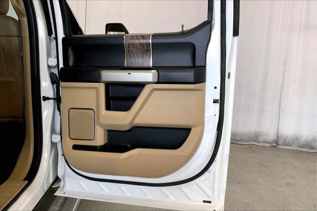 Used 2019 Ford F250 Lariat w/ Chrome Package AWD/4WD image 23