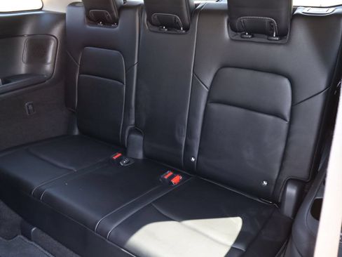 Used 2024 Nissan Pathfinder Platinum w/ Lighting Package (N92) FWD image 7