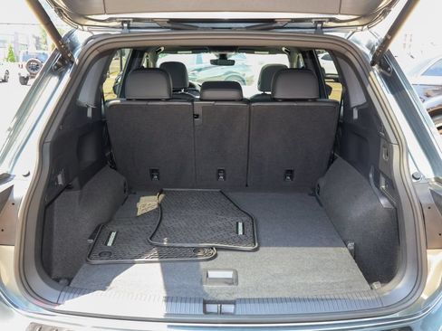 Used 2024 Volkswagen Tiguan SE R-Line AWD/4WD image 10