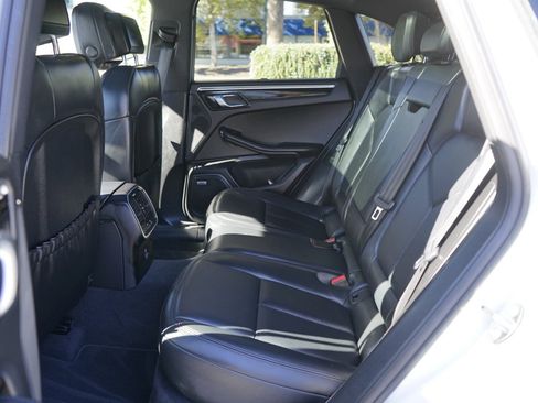 Used 2020 Porsche Macan S image 22