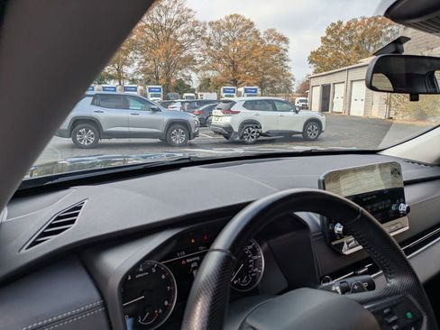 Used 2024 Mitsubishi Outlander SE image 14