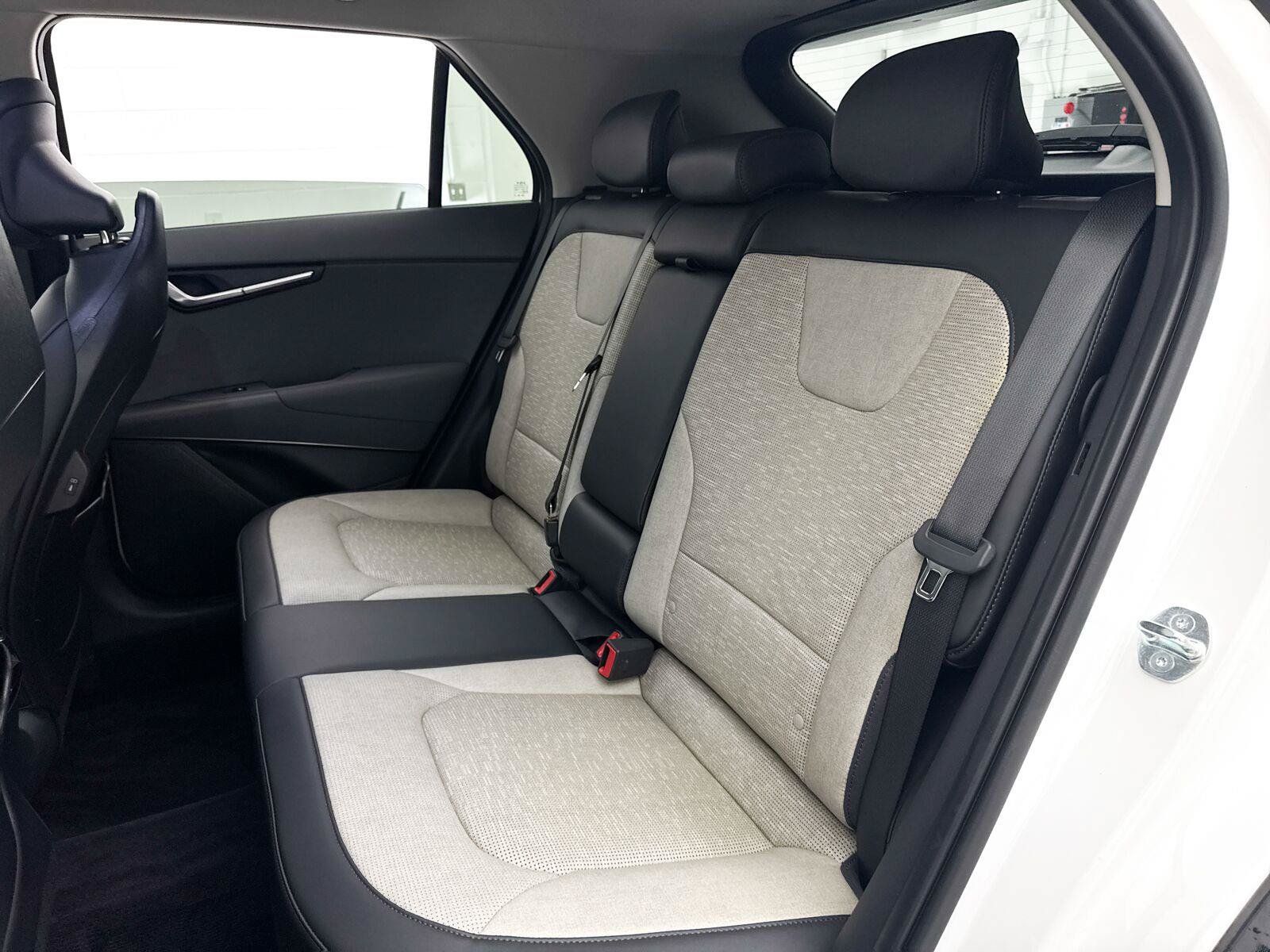 Used 2024 Kia Niro SX Touring FWD image 34