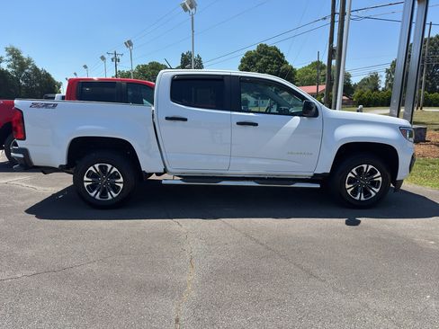 Used 2022 Chevrolet Colorado Z71 AWD/4WD image 3
