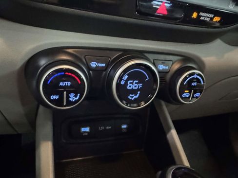 Used 2025 Hyundai Venue SEL FWD image 27