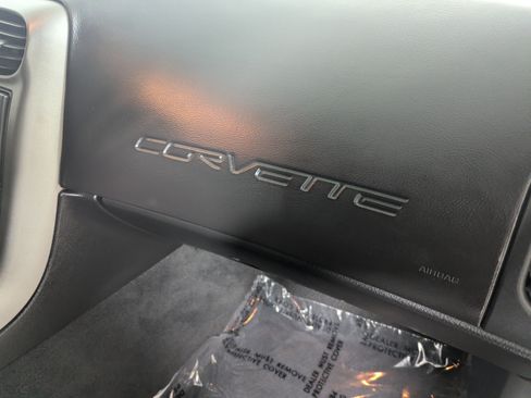 Used 2007 Chevrolet Corvette Coupe w/ Preferred Equipment Group RWD image 10