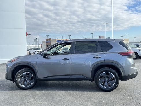 Used 2024 Nissan Rogue SV image 16