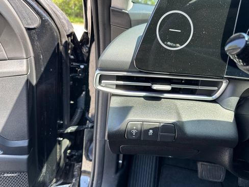 Certified 2025 Hyundai Elantra Limited FWD image 13