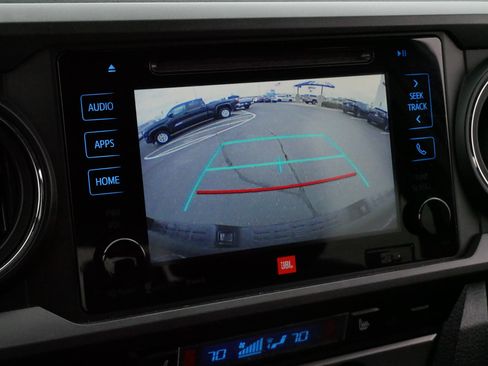 Used 2017 Toyota Tacoma TRD Off-Road AWD/4WD image 30