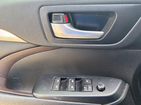 Used 2018 Toyota Highlander XLE AWD/4WD image 14