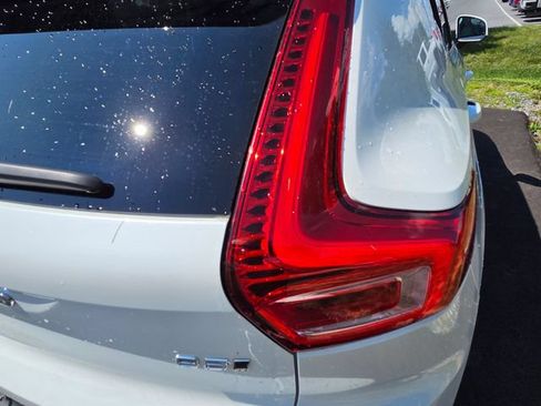 Used 2024 Volvo XC40 B5 Plus w/ Protection Package Premier AWD/4WD image 15