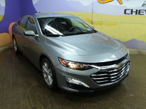 Used 2023 Chevrolet Malibu LT FWD image 2
