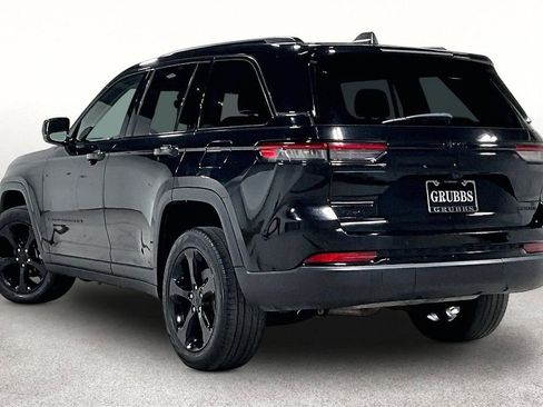 Used 2023 Jeep Grand Cherokee Limited w/ Black Appearance Package image 15