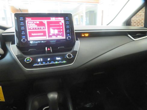 Used 2021 Toyota Corolla LE FWD image 35