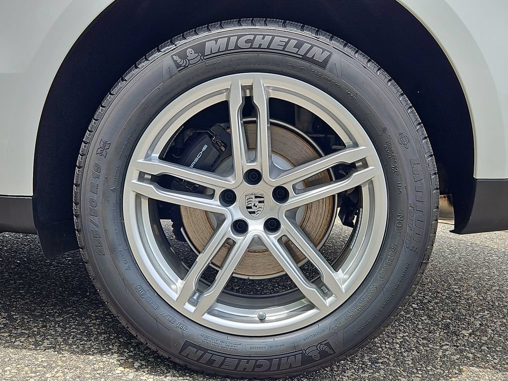 Certified 2026 Porsche Macan AWD/4WD image 8