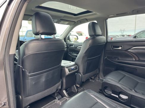 Used 2018 Toyota Highlander Limited w/ Carpet Mat Package (TMS) AWD/4WD image 25