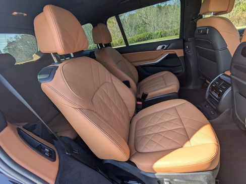 Used 2024 BMW X7 xDrive40i w/ M Sport Package image 27