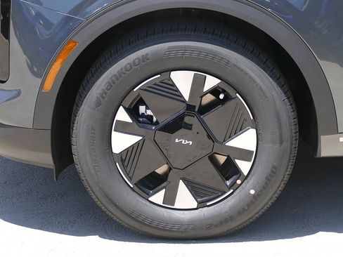New 2026 Kia Sportage LX FWD image 7