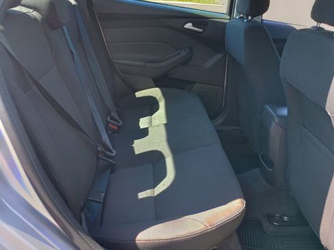 Used 2018 Ford Focus SE w/ Cold Weather Package FWD image 21