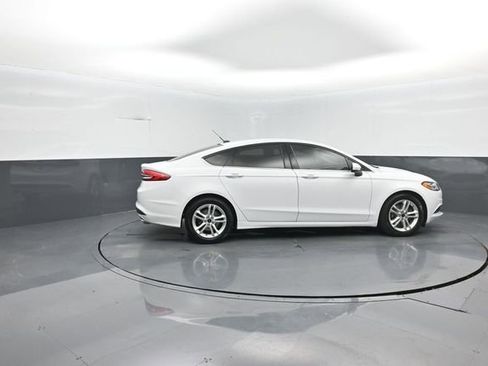 Certified 2018 Ford Fusion SE FWD image 8