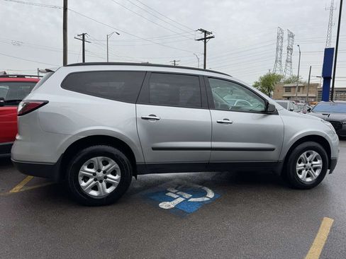 Used 2017 Chevrolet Traverse LS FWD image 4