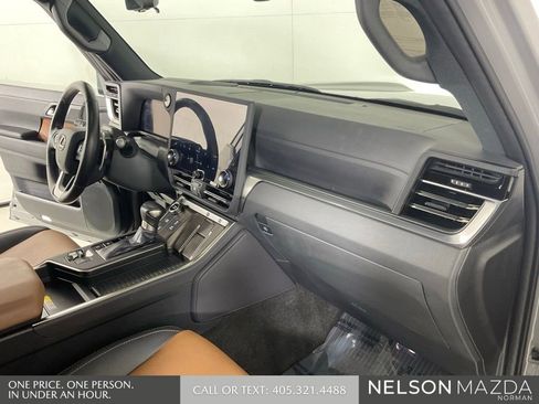 Used 2024 Lexus GX 550 w/ Accessory Package (2T) AWD/4WD image 34