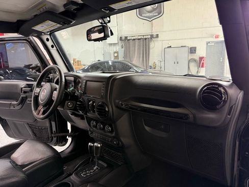 Used 2016 Jeep Wrangler Unlimited Sahara image 18