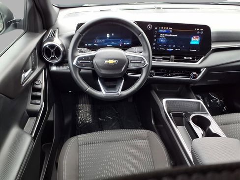 Used 2025 Chevrolet Equinox LT image 4