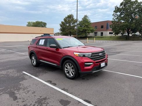 Used 2021 Ford Explorer XLT w/ Equipment Group 202A AWD/4WD image 28